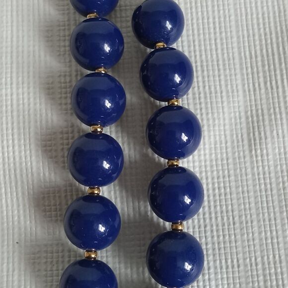 Vintage Navy Blue & Gold Toned Single Strand Acrylic Beaded Lightweight Necklace - Picture 7 of 9